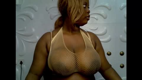 Snapshot of ebony_plumx12 chatting on November 9, 9:46 pm Prisy online show from November 9, 9:46 pm