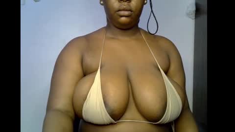 Snapshot of ebony_plumx12 chatting on December 15, 10:52 am Prisy online show from December 15, 10:52 am