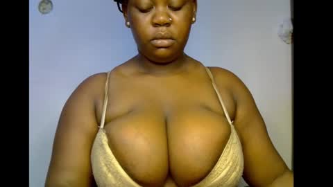 Snapshot of ebony_plumx12 chatting on December 16, 6:40 am Prisy online show from December 16, 6:40 am