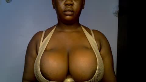 Snapshot of ebony_plumx12 chatting on December 16, 6:46 pm Prisy online show from December 16, 6:46 pm