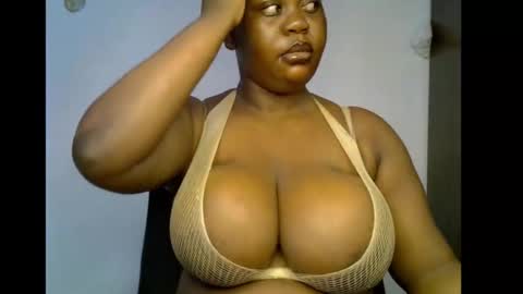 Snapshot of ebony_plumx12 chatting on December 17, 7:47 am Prisy online show from December 17, 7:47 am