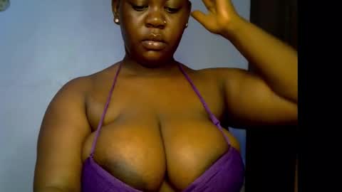 Snapshot of ebony_plumx12 chatting on December 22, 9:06 am Prisy online show from December 22, 9:06 am