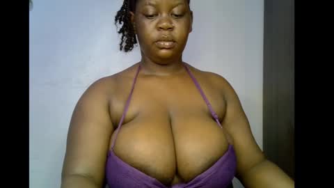 Snapshot of ebony_plumx12 chatting on December 23, 9:18 am Prisy online show from December 23, 9:18 am