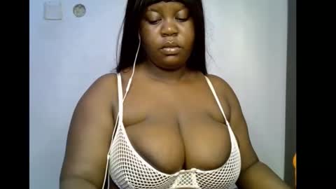 Snapshot of ebony_plumx12 chatting on January 5, 5:38 pm Prisy online show from January 5, 5:38 pm