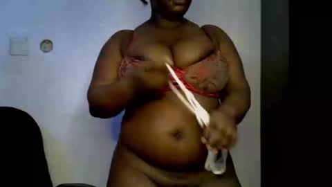 Snapshot of ebony_plumx12 chatting on January 6, 8:01 pm Prisy online show from January 6, 8:01 pm