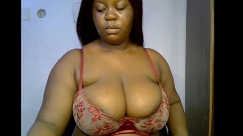 Snapshot of ebony_plumx12 chatting on January 7, 8:11 pm Prisy online show from January 7, 8:11 pm