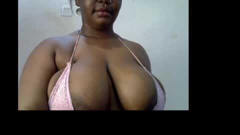 Snapshot of ebony_plumx12 chatting on April 26, 7:28 am Prisy online show from April 26, 7:28 am