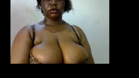 Snapshot of ebony_plumx12 chatting on April 27, 7:45 pm Prisy online show from April 27, 7:45 pm