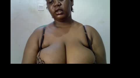 Snapshot of ebony_plumx12 chatting on April 28, 7:30 pm Prisy online show from April 28, 7:30 pm