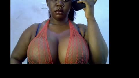 Snapshot of ebony_plumx12 chatting on May 5, 8:00 am Prisy online show from May 5, 8:00 am
