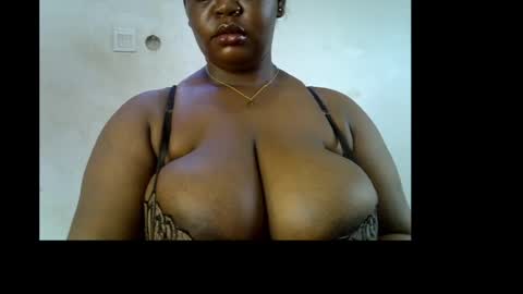 Snapshot of ebony_plumx12 chatting on May 16, 8:33 am Prisy online show from May 16, 8:33 am
