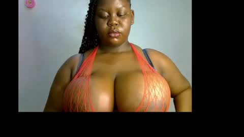 Snapshot of ebony_plumx12 chatting on May 25, 8:48 pm Prisy online show from May 25, 8:48 pm