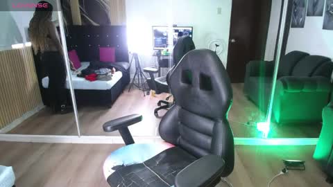 ebony_rizon online show from April 16, 1:01 pm