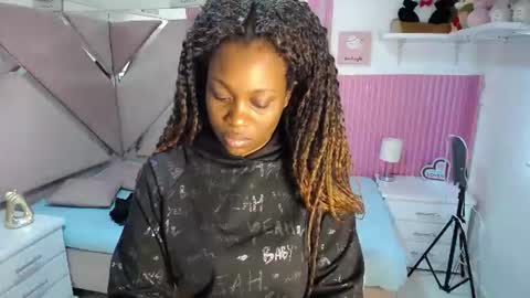 Snapshot of ebony_rizon chatting on June 9, 1:01 pm ebony_rizon online show from June 9, 1:01 pm