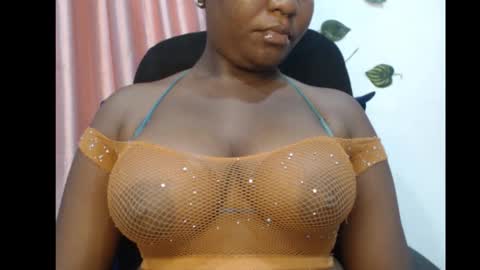 Snapshot of ebony_sexy_queen chatting on October 6, 4:54 am Racheal online show from October 6, 4:54 am