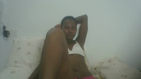 Snapshot of ebonycutegal1996 chatting on February 6, 10:00 pm TRIZER online show from February 6, 10:00 pm