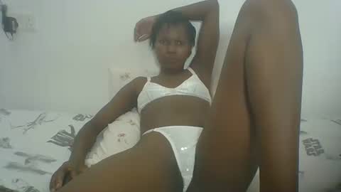 Snapshot of ebonycutegal1996 chatting on February 16, 10:21 pm TRIZER online show from February 16, 10:21 pm