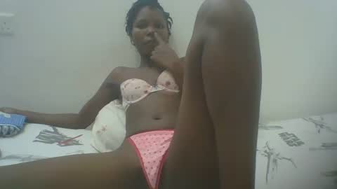 Snapshot of ebonycutegal1996 chatting on February 17, 3:53 pm TRIZER online show from February 17, 3:53 pm