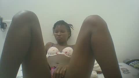 Snapshot of ebonycutegal1996 chatting on February 18, 6:59 am TRIZER online show from February 18, 6:59 am