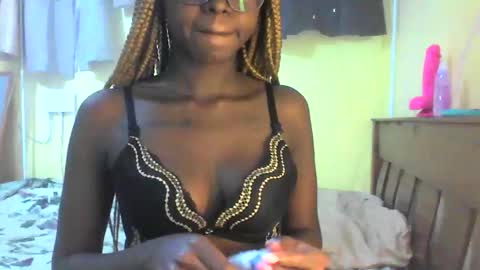 Ebonymuse2 online show from April 14, 11:16 am