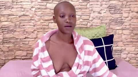 Snapshot of ebonyolive69 chatting on July 4, 5:52 pm Cindy online show from July 4, 5:52 pm