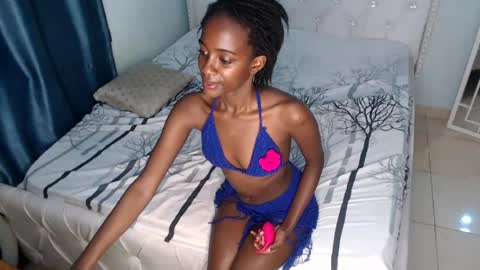 Snapshot of ebonypetitequeen chatting on July 3, 11:11 pm Maya online show from July 3, 11:11 pm