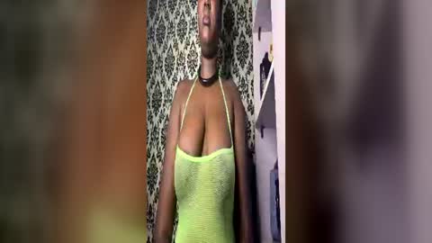Snapshot of ebonysquirt_xx chatting on June 14, 2:09 am Dara online show from June 14, 2:09 am