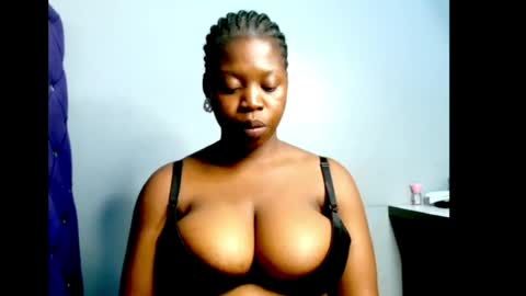 Snapshot of ebonyx_dripqueen chatting on May 22, 8:58 pm Loveth online show from May 22, 8:58 pm