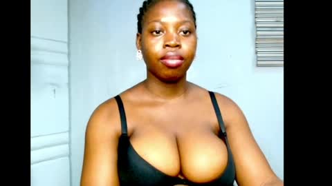 Snapshot of ebonyx_dripqueen chatting on May 23, 9:02 am Loveth online show from May 23, 9:02 am