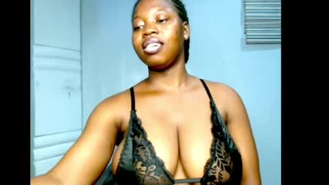 Snapshot of ebonyx_dripqueen chatting on May 28, 6:54 am Loveth online show from May 28, 6:54 am