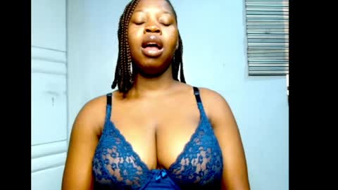Snapshot of ebonyx_dripqueen chatting on June 7, 6:28 am Loveth online show from June 7, 6:28 am