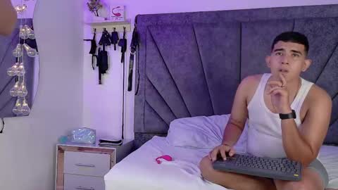 Blake and Jess online show from April 25, 8:28 pm