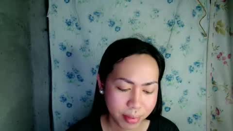 Snapshot of eddfox001 chatting on May 6, 12:10 pm eddfox001 online show from May 6, 12:10 pm
