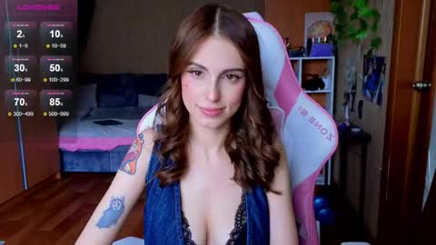 Snapshot of edelinemaher chatting on April 19, 5:07 am Edeline online show from April 19, 5:07 am