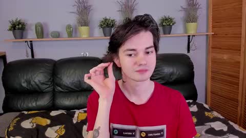 Snapshot of edgar_luck chatting on October 19, 2:45 am Edgar online show from October 19, 2:45 am