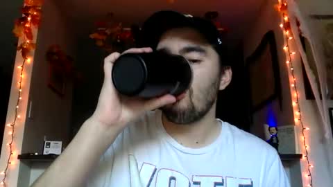 Snapshot of edmundfitz75 chatting on October 22, 9:03 pm EddieFitz75 online show from October 22, 9:03 pm