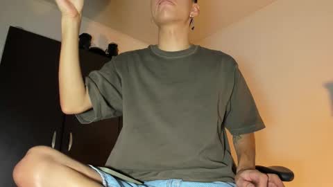 Snapshot of edward____876772 chatting on February 8, 11:08 pm edward online show from February 8, 11:08 pm