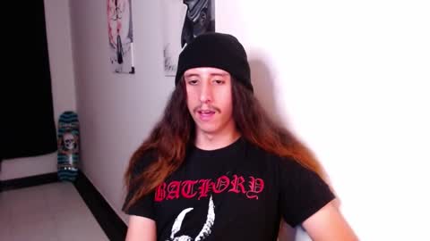 Snapshot of edward_chann chatting on December 22, 3:00 am edward_chann online show from December 22, 3:00 am
