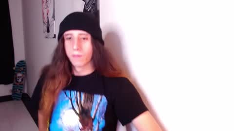 Snapshot of edward_chann chatting on February 22, 3:01 am edward_chann online show from February 22, 3:01 am