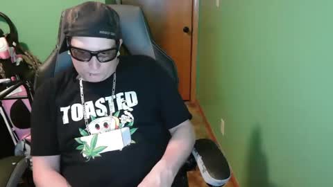 edwardaims_2please online show from April 19, 1:49 am