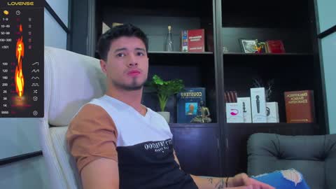 Snapshot of edwardross_ chatting on January 15, 7:01 pm Edward Ross online show from January 15, 7:01 pm