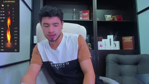 Snapshot of edwardross_ chatting on January 16, 1:27 am Edward Ross online show from January 16, 1:27 am