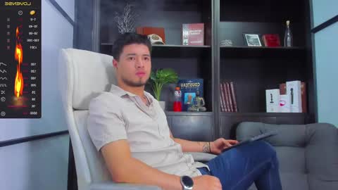 Snapshot of edwardross_ chatting on February 3, 7:42 pm Edward Ross online show from February 3, 7:42 pm