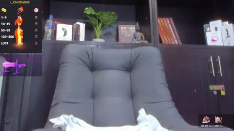 Snapshot of edwardross_ chatting on February 25, 11:22 pm Edward Ross online show from February 25, 11:22 pm