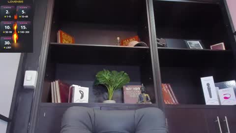 Snapshot of edwardross_ chatting on March 5, 12:05 am Edward Ross online show from March 5, 12:05 am