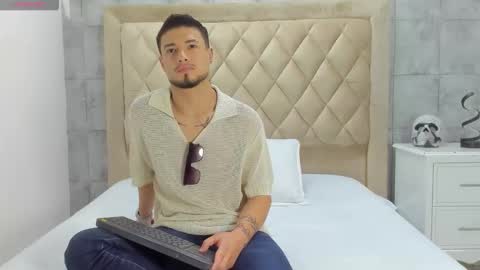 Snapshot of edwardross_ chatting on September 11, 7:14 pm Edward Ross online show from September 11, 7:14 pm