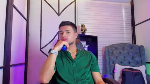 Snapshot of edwardross_ chatting on September 15, 7:03 pm Edward Ross online show from September 15, 7:03 pm