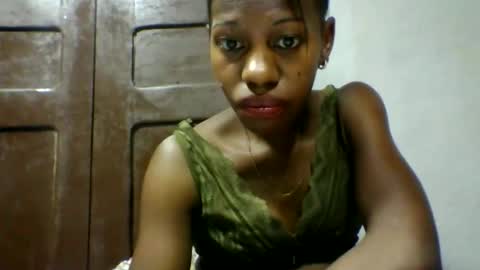 edwige770943 online show from May 13, 5:16 am
