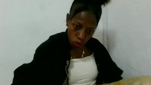 edwige770943 online show from July 2, 6:08 am
