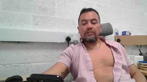 Snapshot of edwill13 chatting on May 13, 8:23 am EdM online show from May 13, 8:23 am